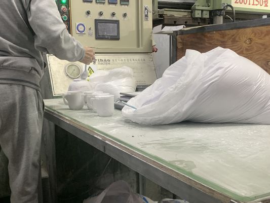 100% मेलामाइन पाउडर के साथ मेलामाइन कप के लिए स्वचालित मेलामाइन विनिर्माण मशीन 200 टन मेलामाइन संपीड़न