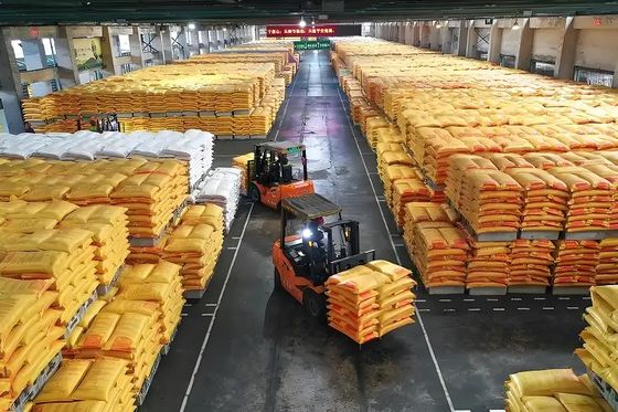 क्रिस्टलीय गंधहीन मेलामाइन मोल्डिंग पाउडर प्लास्टिक दो साल की शेल्फ लाइफ मिस्र फैक्टरी