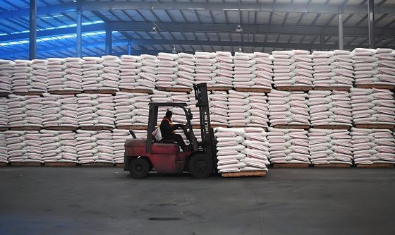 शुद्ध मेलामाइन पाउडर 99.9% शुद्धता वियतनामी रासायनिक मेलामाइन शौचालय सीट द्वारा विश्वसनीय