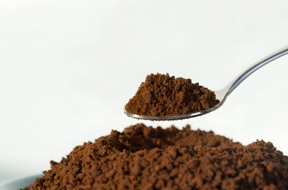 औद्योगिक ग्रेड मेलामाइन फैक्टरी आपूर्तिकर्ता 99.8% शुद्धता चीन ब्राउन रंग राल CAS 108-78-1